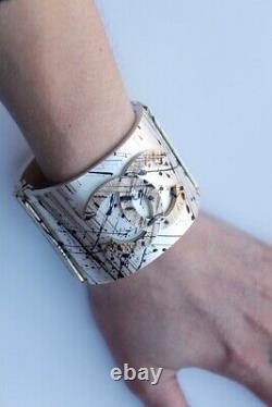 2013 CHANEL Beautiful cuff with CC logo and paint chip