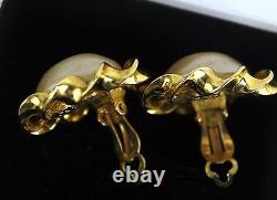 Auth Chanel CC logo Gold Plated With Pearl Clip-on Earrings made France Vintage