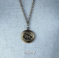Authentic CHANEL CC Logo Gold Tone Chain Necklace Pendant France Vintage Used