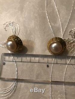 Authentic CHANEL Earrings Vintage Pearl Clip-on Goldtone CC Logo USED CE0023