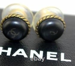 Authentic Chanel CC-logo Black Round Rubber Grip Hook On Earrings France Vintage