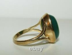 Beautiful, Vintage, Antique Style 9 Ct Gold Ring With Large Chrysoprase