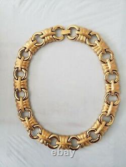 Beautiful vintage Givenchy Paris New York chunky gold tone necklace chocker