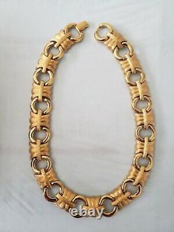 Beautiful vintage Givenchy Paris New York chunky gold tone necklace chocker