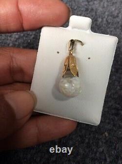 Beautiful vtg gold filled floating opal pendant