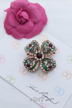 CHANEL 1990s Beautiful green and red glass paste brooch with rhinestones