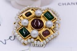 CHANEL Beautiful pearly brooch with glass paste cabochons