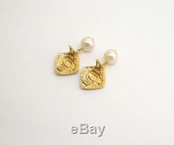 CHANEL CC Pearl Drop Dangle Earrings Gold Tone Clips Vintage withBOX v1234