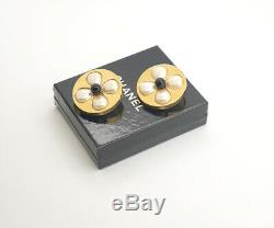 CHANEL Jumbo Flower Pearl Round Earrings Gold Tone Clip-On withBOX v1358