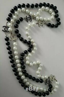 CHANEL Onyx & Cream Glass Beaded Necklace CC Accents Beautiful Contrast
