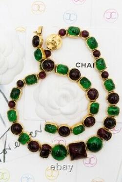 CHANEL Rare and beautiful set (necklace and bracelet) made of glass paste