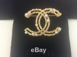 Chanel Beautiful CC Brooch Gold Pearl
