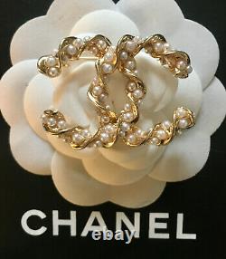 Chanel Beauty Brosche