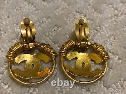 Vintage CHANEL CC logo Dangle Earrings Clip-On, Gold-tone