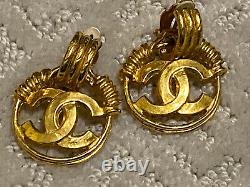Vintage CHANEL CC logo Dangle Earrings Clip-On, Gold-tone
