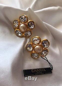 Wow! Chanel (100% Authentic) Vintage Beautiful clip earrings